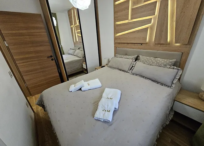 Univer アパート ズラティボール